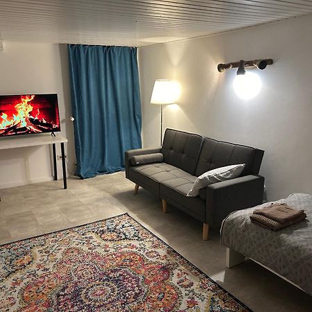 Souterrain Wohnung In Der Naehe Vom Duesseldorfer Flughafen Ratingen Exteriér fotografie