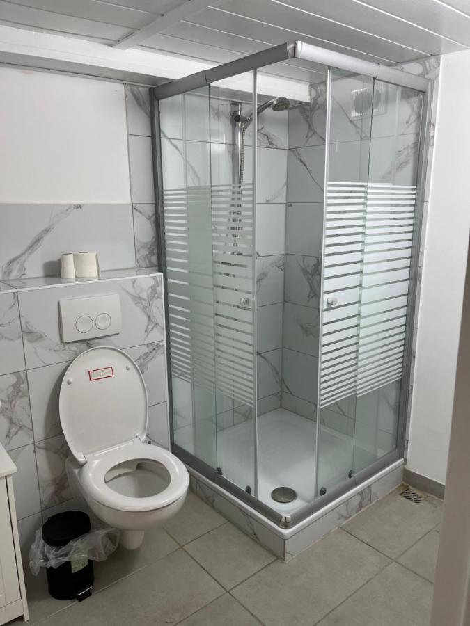 Souterrain Wohnung In Der Naehe Vom Duesseldorfer Flughafen Ratingen Exteriér fotografie